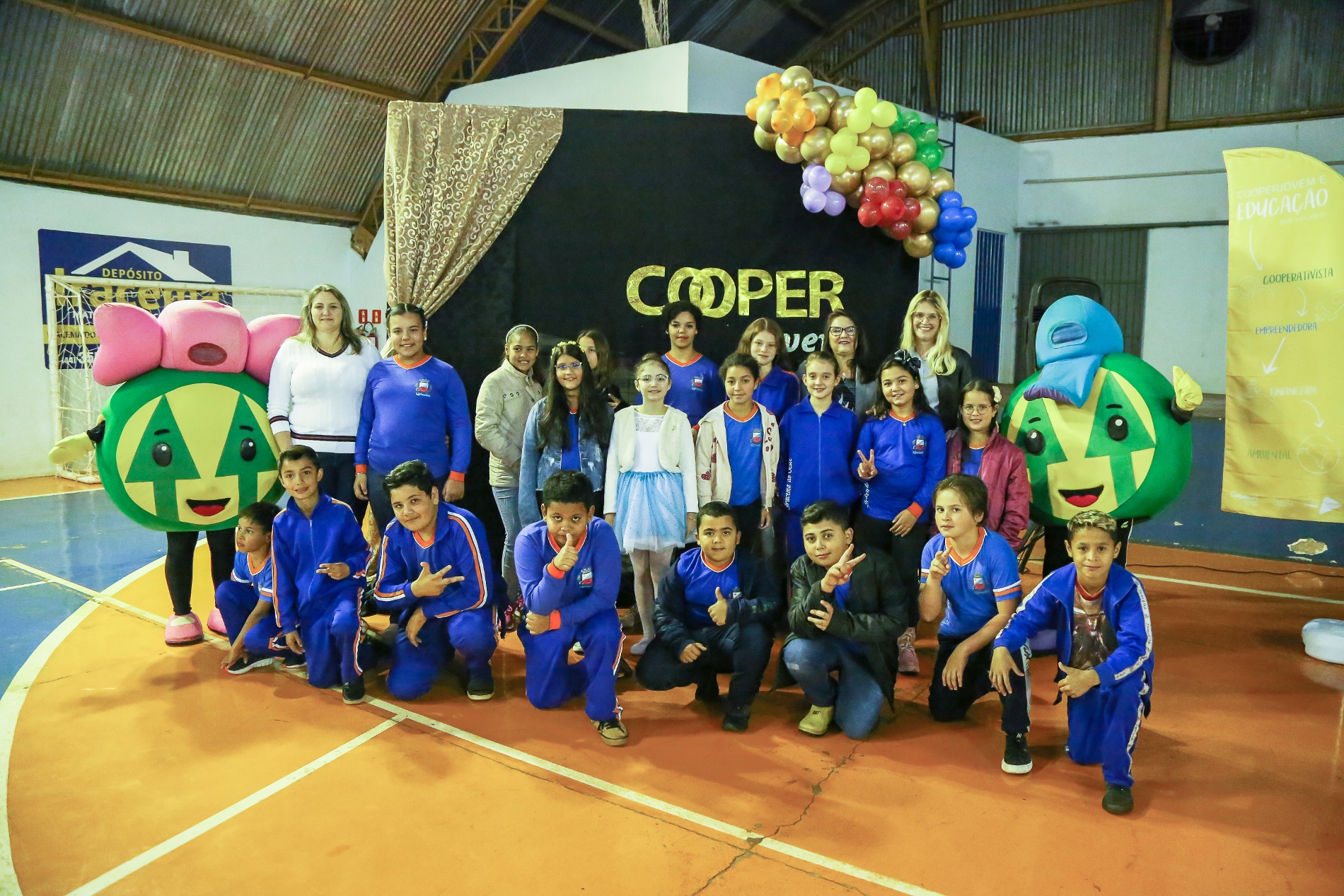 COOPERJOVEM: Alunos de escola de Curitiba mostram em desenhos o